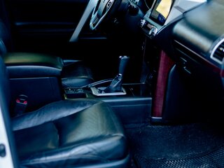 2017 Toyota Land Cruiser Prado 150 Series Рестайлинг 1, белый, 3250000 рублей, вид 5