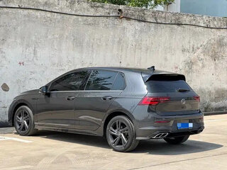 2023 Volkswagen Golf VIII, чёрный, 1650000 рублей, вид 4