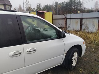 1999 Chrysler Town & Country III, белый, 250000 рублей, вид 2