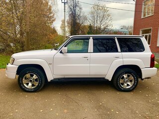 2008 Nissan Patrol V (Y61) Рестайлинг, белый, 2900000 рублей, вид 4
