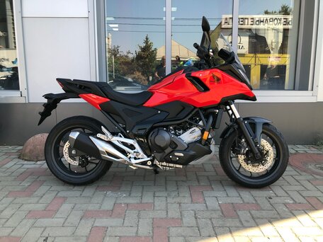 2025 Honda NC 750X, красный, 1500000 рублей, вид 1