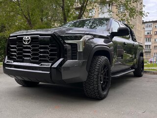 2022 Toyota Tundra CrewMax III, серый, 9200000 рублей, вид 3
