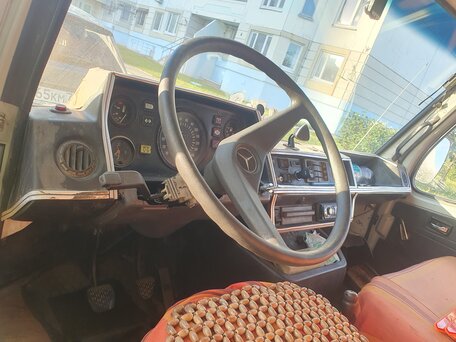 1979 Mercedes-Benz T1, серый, 400000 рублей, вид 5
