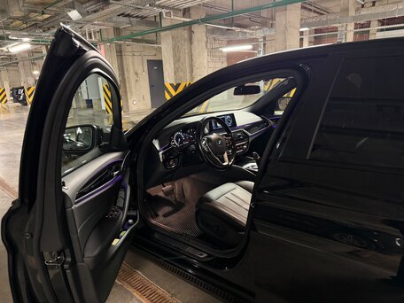2017 BMW 5 серии 520d xDrive VII (G30/G31/G38), чёрный, 2900000 рублей, вид 5