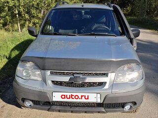 2015 Chevrolet Niva I Рестайлинг, серебристый, 670000 рублей, вид 3