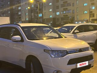 2013 Mitsubishi Outlander III, белый, 1399999 рублей, вид 3