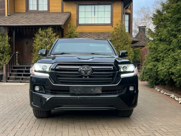 2013 Toyota Land Cruiser 200 Series Рестайлинг 1, чёрный, 8900000 рублей - вид 1