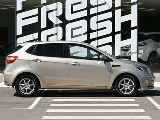 2014 Kia Rio 6-speed III, бежевый, 740000 рублей, вид 5