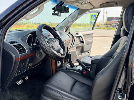 2017 Toyota Land Cruiser Prado 6-speed 150 Series Рестайлинг 1, чёрный, 4950000 рублей, вид 5