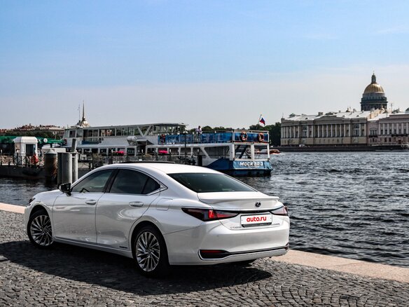 2021 Lexus ES 300h VII Рестайлинг, белый, 5150000 рублей - вид 14