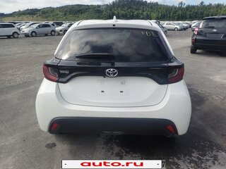 2023 Toyota Yaris IV, белый, 1066002 рублей, вид 5