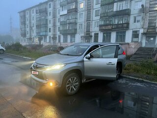 2017 Mitsubishi Pajero Sport III, серебристый, 3100000 рублей, вид 1