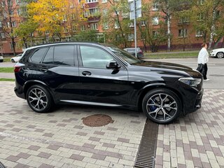 2020 BMW X5 30d IV (G05/G18), чёрный, 7700000 рублей, вид 4