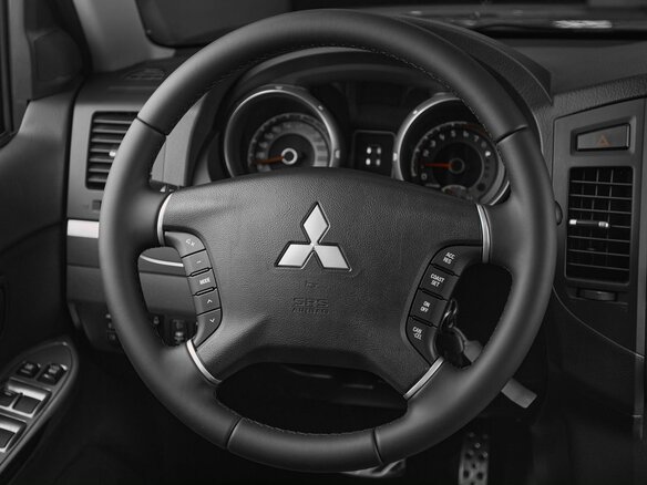 2012 Mitsubishi Pajero IV Рестайлинг 1, коричневый, 1699000 рублей - вид 9
