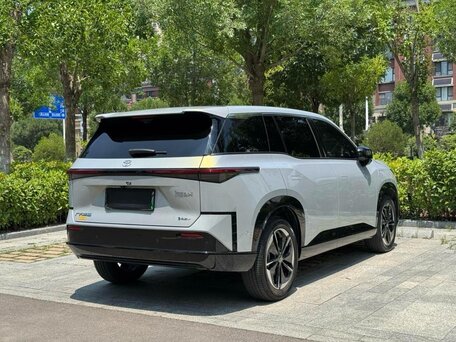 2026 Toyota bZ3X 58.3 kWh, серебристый, 2800077 рублей, вид 5
