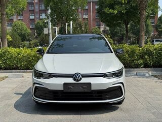 2023 Volkswagen Golf VIII, белый, 1810000 рублей, вид 2