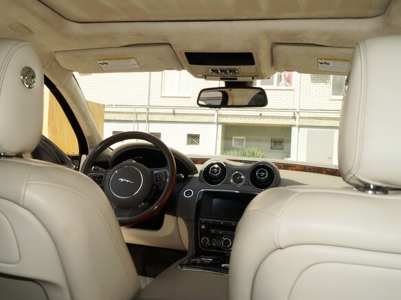 2017 Jaguar XJ Long IV (X351) Рестайлинг, серебристый, 2790000 рублей - вид 8