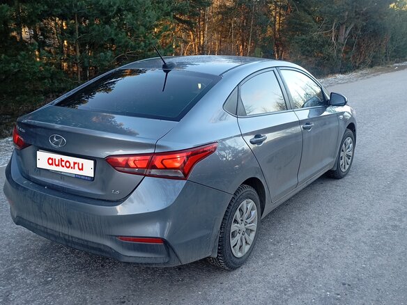 2017 Hyundai Solaris II, серый, 1050000 рублей - вид 4