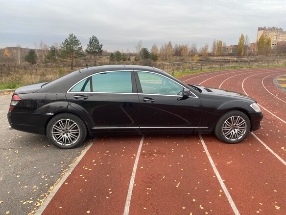 2008 Mercedes-Benz S-Класс 550 Long V (W221), чёрный, 1100000 рублей - вид 2