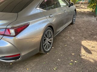 2018 Lexus ES 250 VII, серый, 3350000 рублей, вид 4
