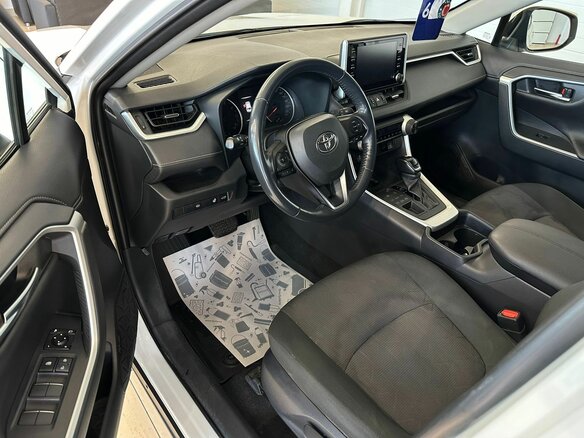 2019 Toyota RAV4 V (XA50), белый, 3100000 рублей - вид 10