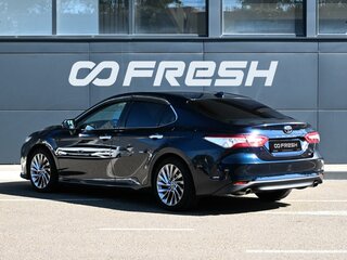 2018 Toyota Camry VIII (XV70), синий, 2390000 рублей, вид 2