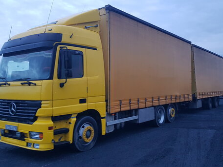 1999 Mercedes-Benz Actros, жёлтый, 2500000 рублей, вид 3