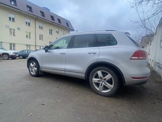 2013 Volkswagen Touareg II, серебристый, 2050000 рублей, вид 4