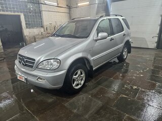 1998 Mercedes-Benz M-Класс 320 I (W163), серебристый, 850000 рублей, вид 1
