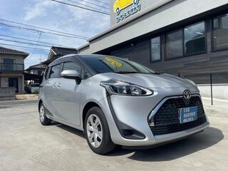 2021 Toyota Sienta II Рестайлинг, серый, 1100000 рублей, вид 2