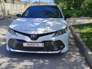2018 Toyota Camry VIII (XV70), белый, 3150000 рублей, вид 1