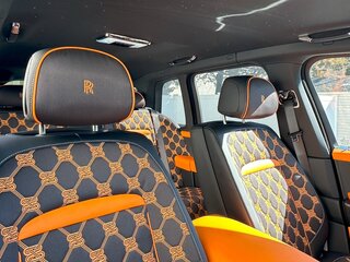 2025 Rolls-Royce Cullinan Black Badge I Рестайлинг (Series II), серебристый, 52598831 рублей, вид 5
