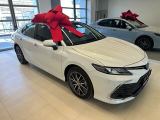 2023 Toyota Camry VIII (XV70) Рестайлинг, белый, 4950000 рублей, вид 4