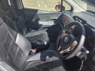 2016 Toyota Vitz III (XP130) Рестайлинг, белый, 699000 рублей, вид 4