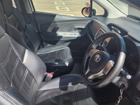 2016 Toyota Vitz III (XP130) Рестайлинг, белый, 780000 рублей, вид 4