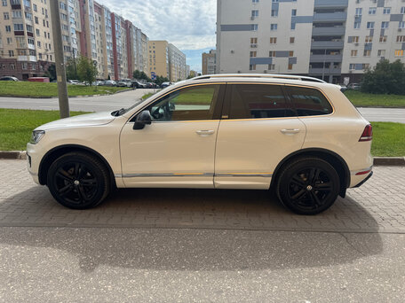 2017 Volkswagen Touareg II Рестайлинг, белый, 3150000 рублей, вид 5