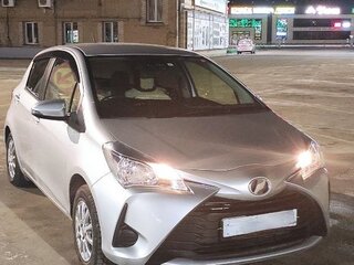 2017 Toyota Vitz III (XP130) Рестайлинг 2, серый, 900000 рублей, вид 3