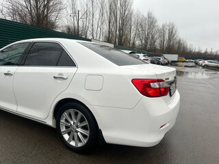 2013 Toyota Camry VII (XV50), белый, 1400000 рублей, вид 3