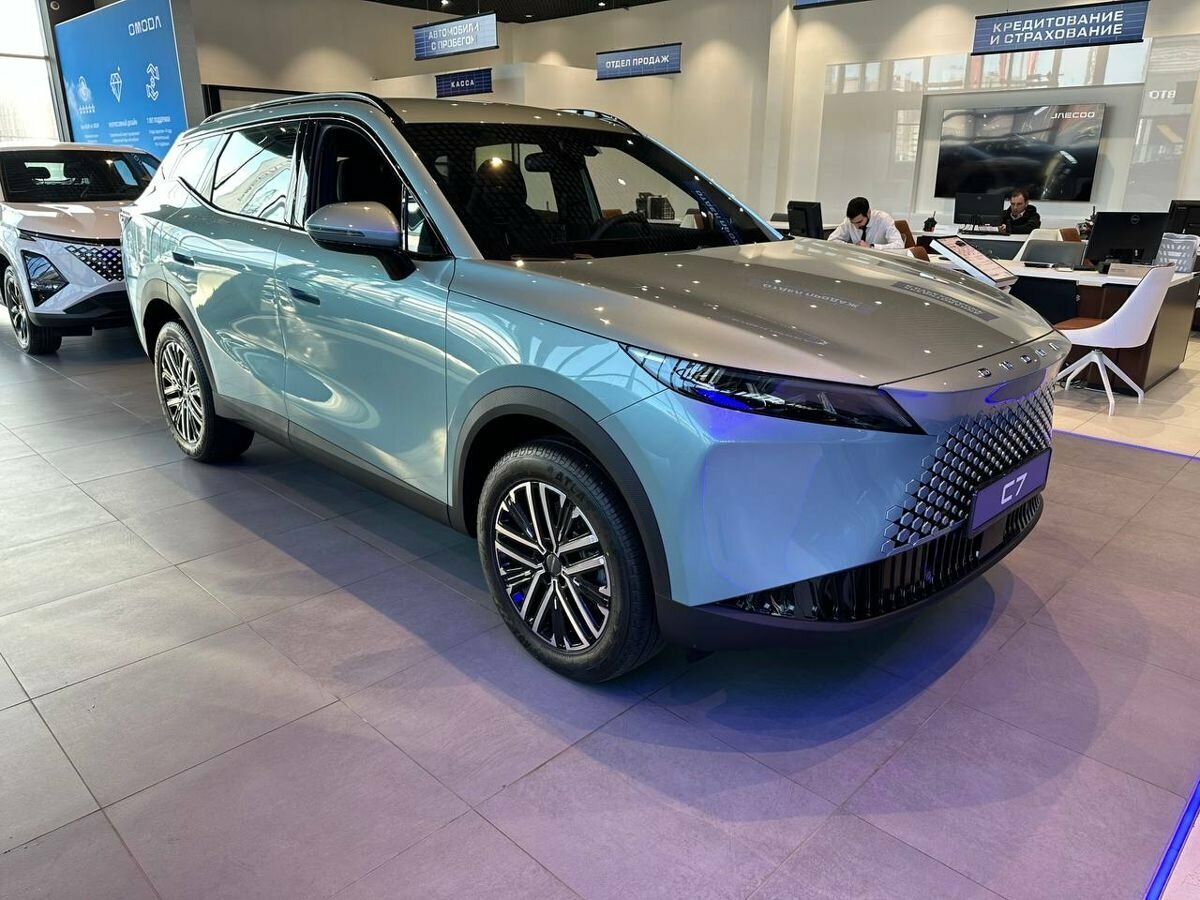 Открыть фотографии: Omoda C7