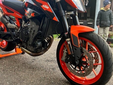 2022 KTM 890 Duke GP, оранжевый, 900000 рублей, вид 3