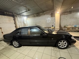 1998 Mercedes-Benz S-Класс 280 III (W140) Рестайлинг, чёрный, 800000 рублей, вид 4