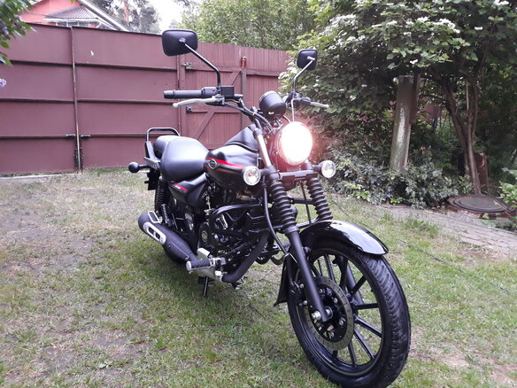 2016 Bajaj Avenger, чёрный - вид 1
