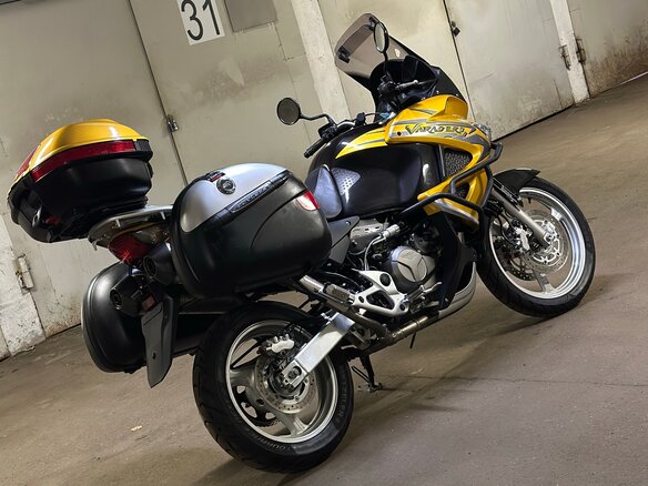2009 Honda XL1000V Varadero, золотистый - вид 9
