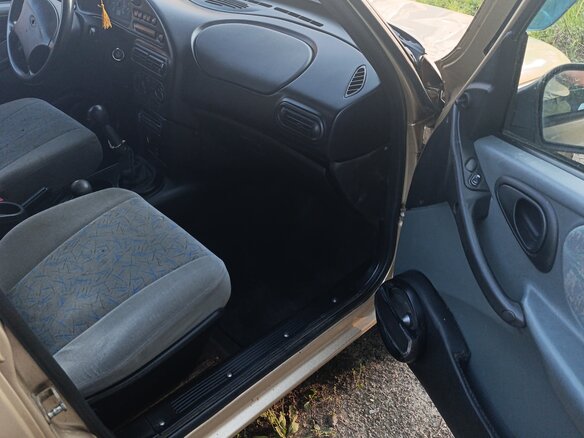 2004 Chevrolet Niva I, жёлтый - вид 6