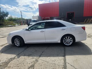 2012 Toyota Camry VII (XV50), белый, 1370000 рублей, вид 3