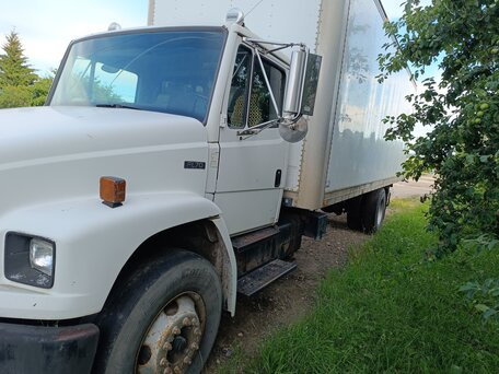 2003 Freightliner Business Class (FL), белый, 900000 рублей, вид 2
