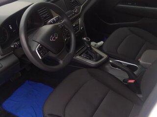 2017 Hyundai Elantra VI (AD), белый, 1350000 рублей, вид 4