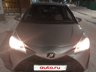2017 Toyota Vitz III (XP130) Рестайлинг 2, серый, 900000 рублей, вид 1