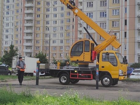 2023 Isuzu Elf (N-series), жёлтый, 6200000 рублей, вид 3