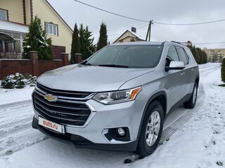 2018 Chevrolet Traverse II, серебристый, 2250000 рублей, вид 4